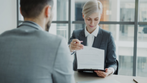 Understanding When You May Need an HR Lawyer Toronto for Workplace Issues
