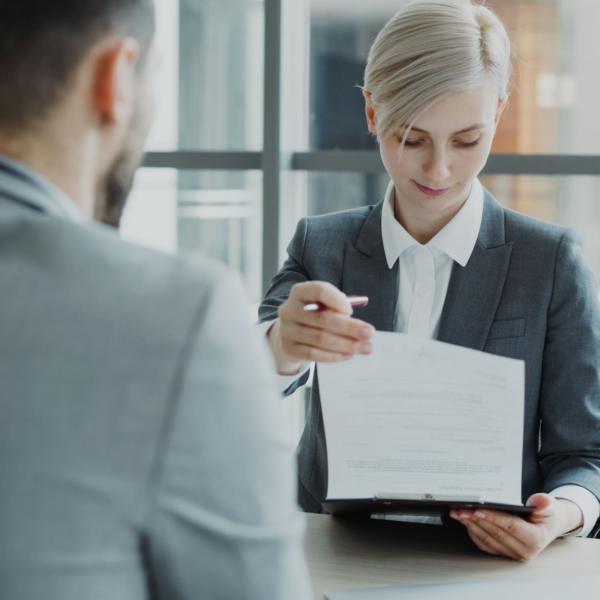Understanding When You May Need an HR Lawyer Toronto for Workplace Issues